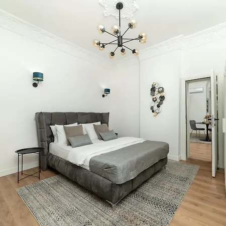 Apartment Center Parking Belgrad