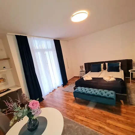 Center Parking Apartment Belgrad