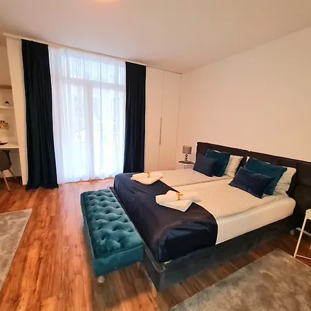 Center Parking Apartment