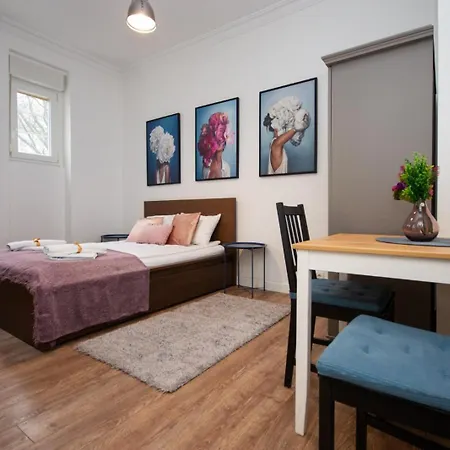 Center Parking Apartment Belgrad