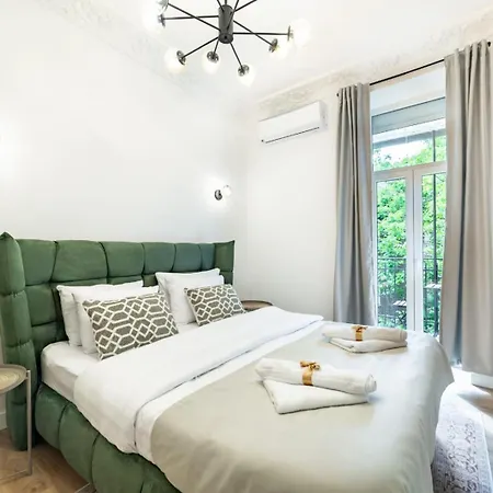 Apartment Center Parking *