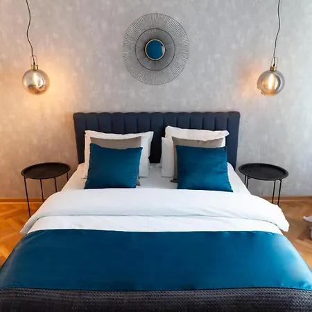 Apartment Center Parking