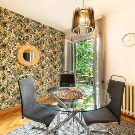 Center Parking Apartment Belgrad