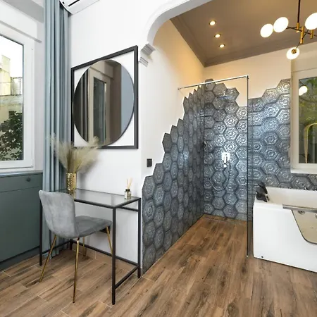 Apartment Center Parking