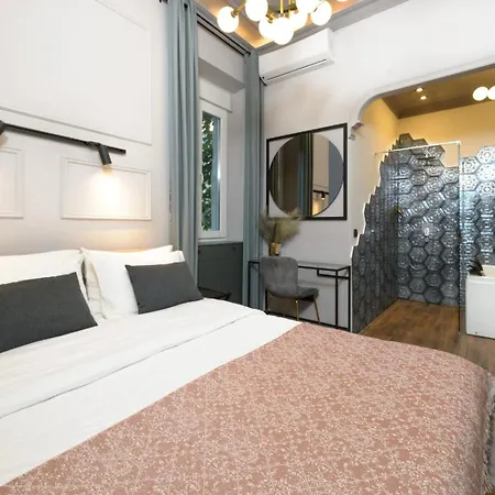 Center Apartment *