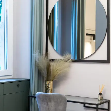 Apartment Center Parking *