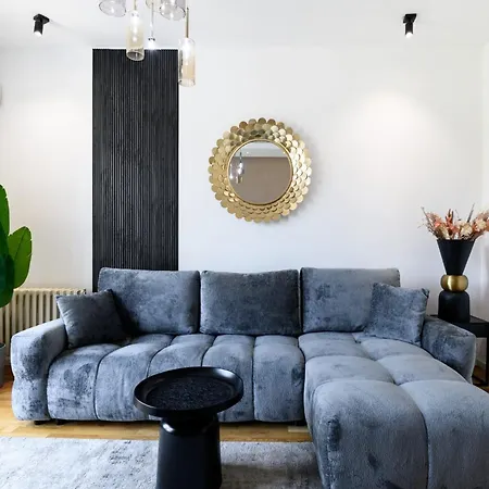 Center Apartment *