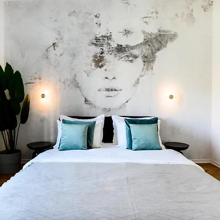 Apartment Center Parking *