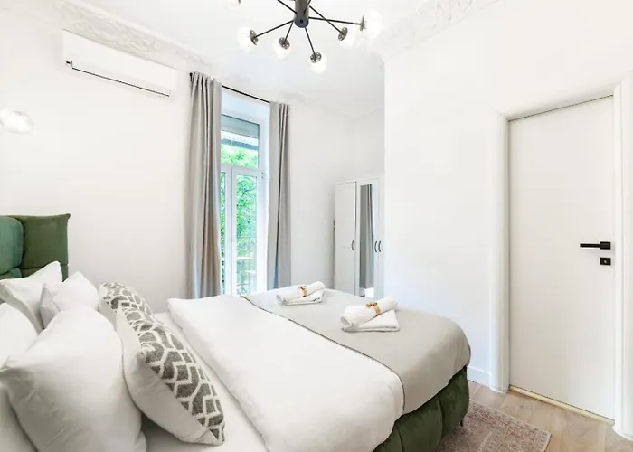 Center Parking 12e - 7 Min By Walk Terazije Belgrade